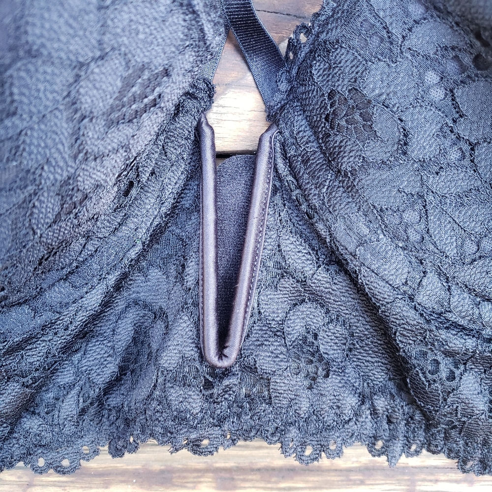 Love Honey Lingerie Black Lace Bra With Underwire and Unique Straps - 5X/6X - Picture 4 of 12
